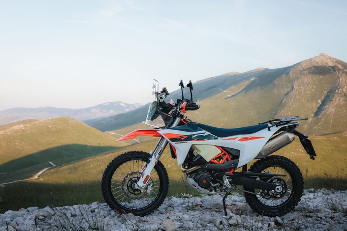 L’héritière de la 640 Adventure est là : KTM dévoile la très attendue 690 RALLY !