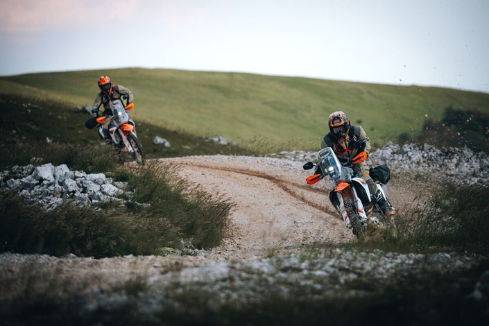 L’héritière de la 640 Adventure est là : KTM dévoile la très attendue 690 RALLY !