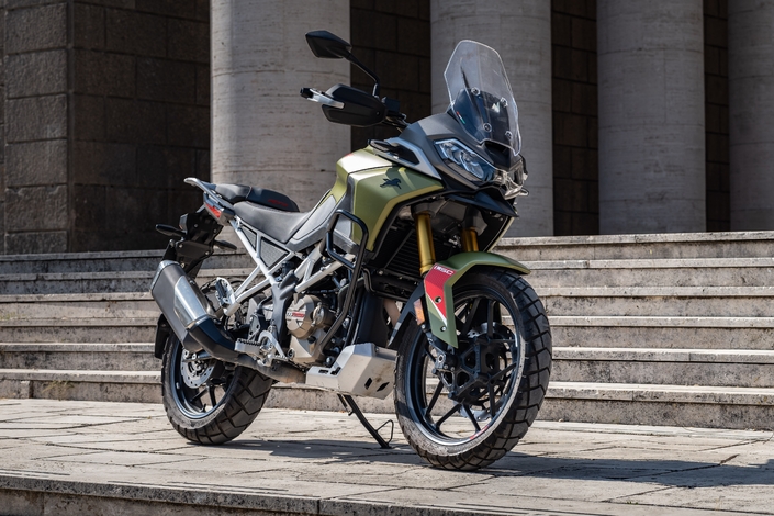 TVS RTX 300 : l’offensive du géant indien avec un trail A2 suréquipé à moins de 5 000 euros !