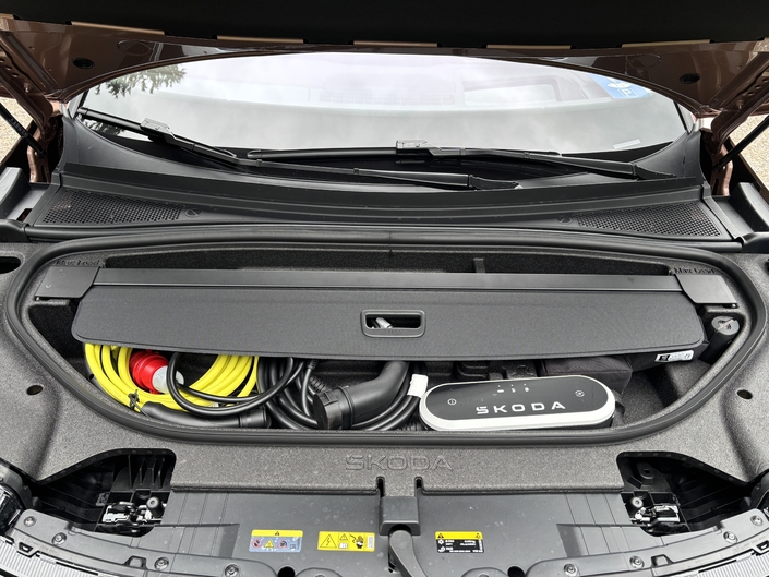 On peut en mettre des choses dans le frunk de 37 litres.