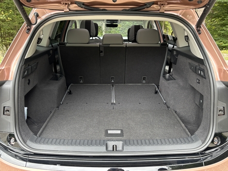 Le coffre peut atteindre dans cette configuration jusqu’à 935 litres.