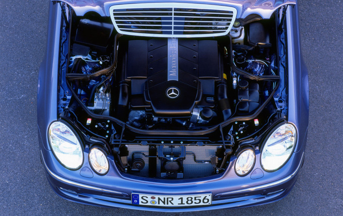 Le V8 M113 de la Mercedes E500, ici en 2002, se révèle d'une fiabilité proverbiale. En revanche, l'électronique...