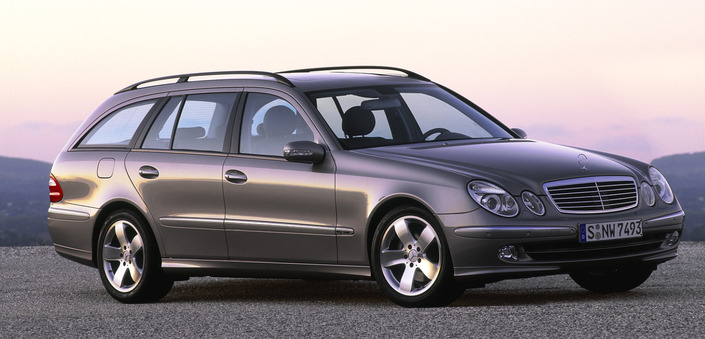 En 2003, la Mercedes Classe E500 se décline en un break qui sera produit à 1 943 unités en propulsion et 4 253 en 4Matic.