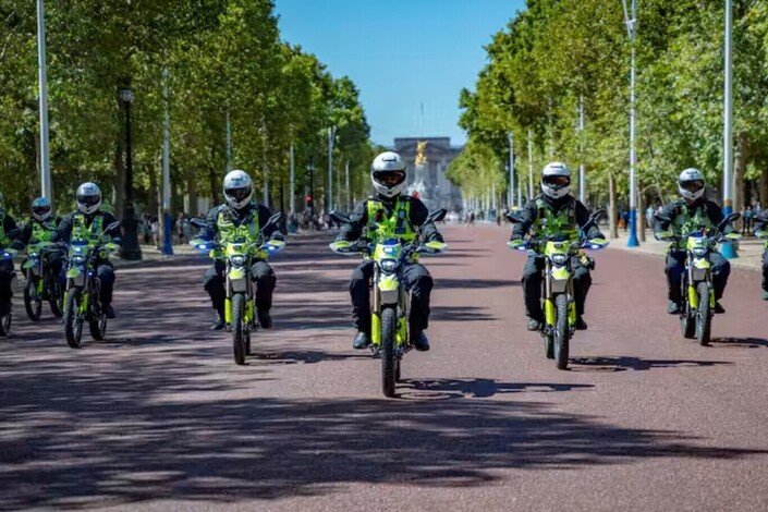La police de Londres achète les mêmes motos électriques que les délinquants pour pouvoir enfin les poursuivre
