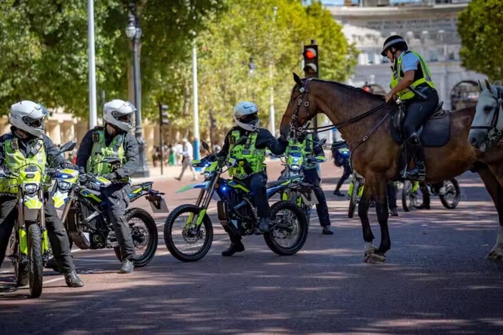 La police de Londres achète les mêmes motos électriques que les délinquants pour pouvoir enfin les poursuivre