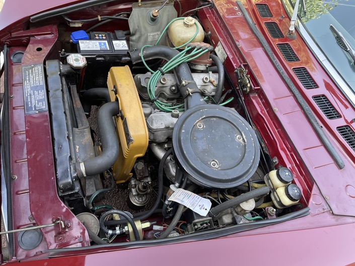 La mécanique de la Fiat 124 Sport Spider est très robuste, moteur comme boîte. En revanche, corrosion peut commettre des ravages irréparables... Ici, une BS américaine en bonne santé.