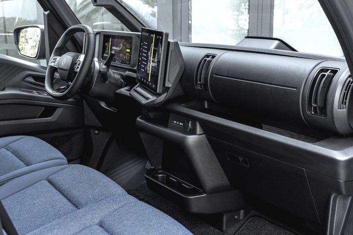 L’écran de la console centrale est très orienté le conducteur. C’est très bien.