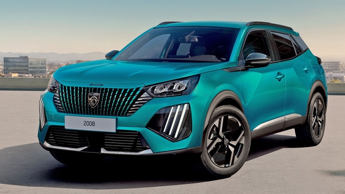 L’actuelle génération de Peugeot 2008 a encore de beaux jours devant elle. L’arrivée de la nouvelle génération du Peugeot E-2008, ne condamnera pas l’actuel SUV 2008 à la retraite, un restylage suffira à lui permettre de rester au catalogue du constructeur et de permettre à Peugeot de disposer d’une offre thermique.