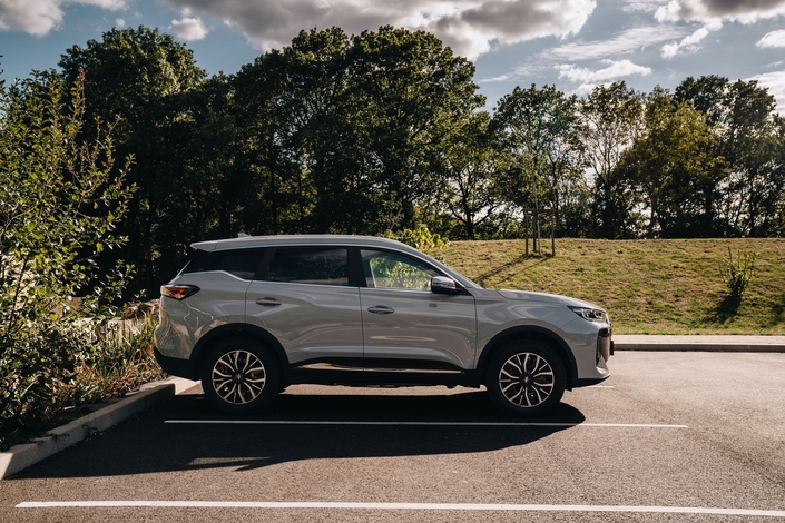 Le Chery Tiggo 7 est vendu depuis plus de 10 ans hors de nos frontières. Il débarque en France à un prix ultra-concurrentiel de 26 990 €.