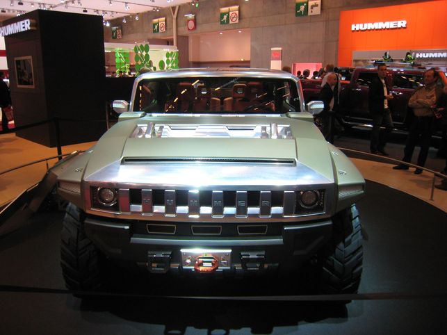 Gros plan sur le HUMMER HX Concept au biocarburant