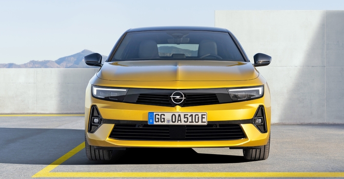 Nouveautés 2022 - Moyennes berlines : la nouvelle Astra va donner du tonus à Opel et Renault lance sa Mégane électrique.