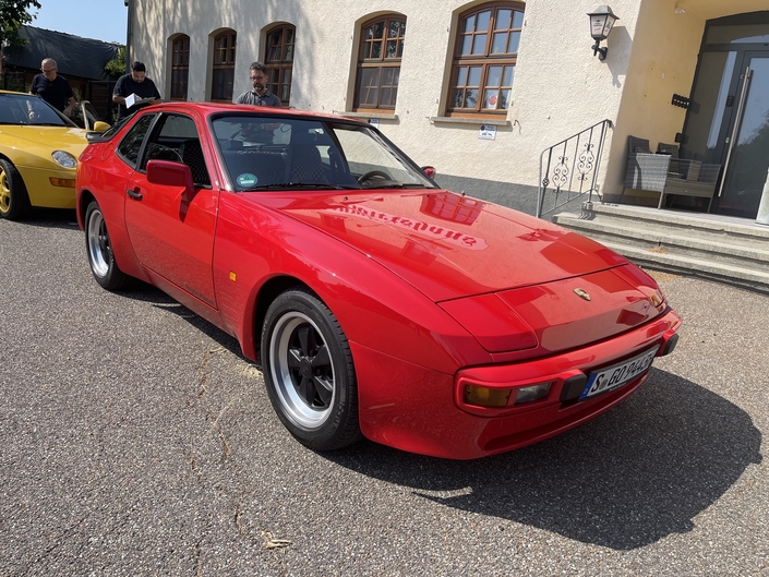 L'ennui naquit un jour de la Porsche 944. Très homogène, trop peut-être, elle manque de caractère. A préférer en Turbo !