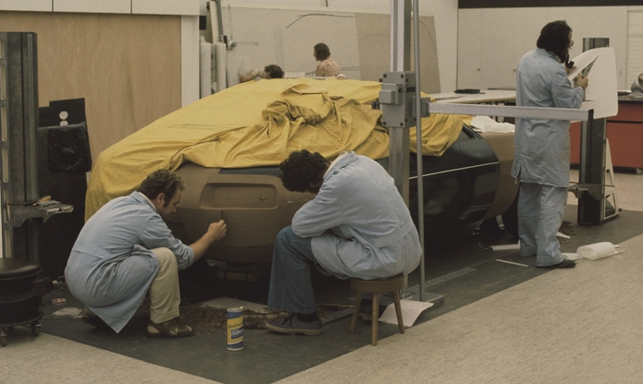 La Porsche 928 devait initialement sortir avant la 924, mais la crise pétrolière a retardé ce monument de design, ici en phase sculpture.