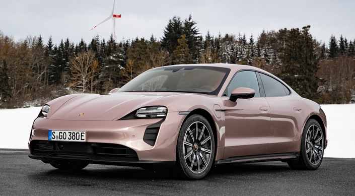 Au contraire du Cayenne, le Taycan, révélé en 2019, a échoué à transposer Porsche dans l'ère électrique. A l'impossible nul n'est tenu !