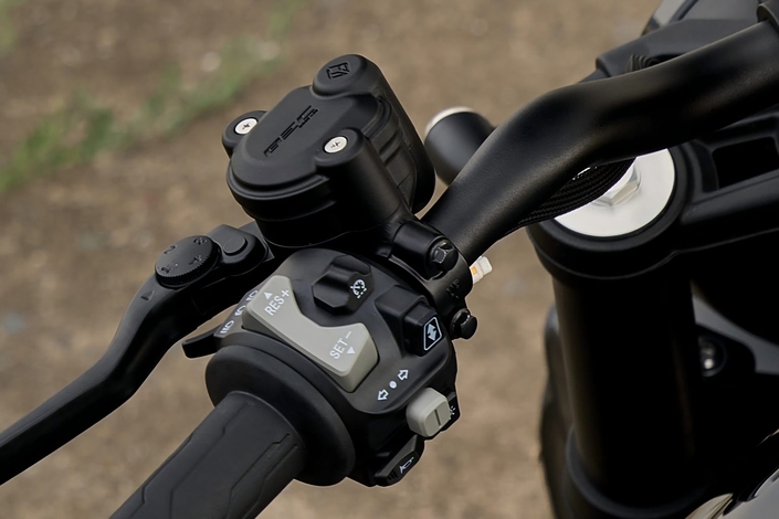 Suspension pneumatique et embrayage auto : le custom Benda Rock 707 bouscule la catégorie pour moins de 10 000 € !