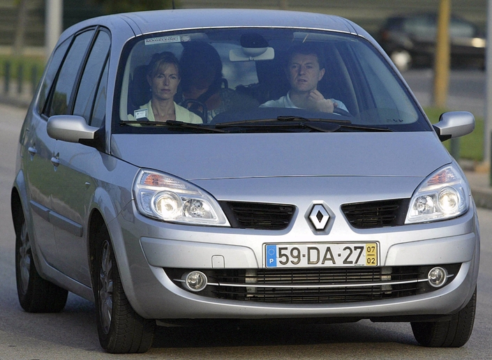 Le Renault Scénic immatriculé 59-DA-27, que Kate et Gerry McCann avaient loué 25 jours après la disparition de Maddie - Crédit Maxppp