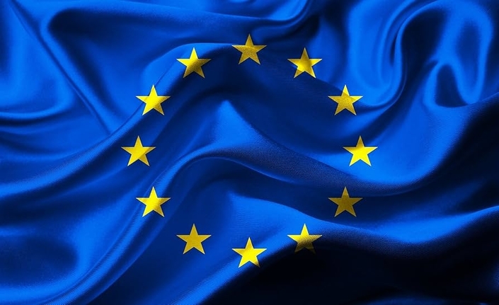 L’Europe va-t-elle vraiment brider votre moto par satellite ? Ce que disent réellement les textes