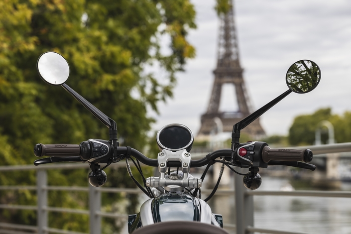 Royal Enfield choisit la France pour lancer sa première moto électrique en Europe !