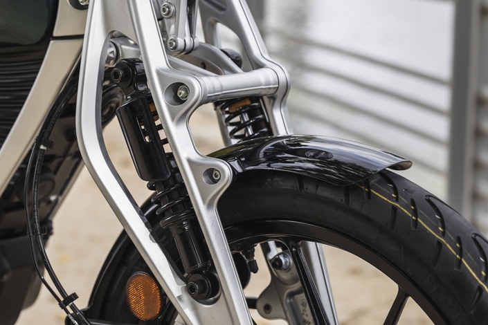 Royal Enfield choisit la France pour lancer sa première moto électrique en Europe !