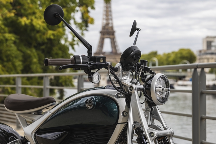 Royal Enfield choisit la France pour lancer sa première moto électrique en Europe !