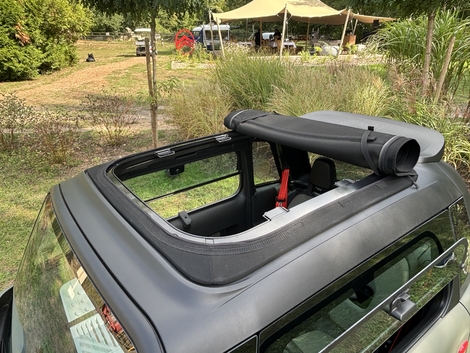 Le toit ouvrant est une spécificité de cette gamme Outdoor.