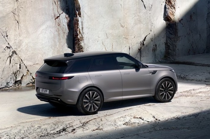 Le Range Rover Sport Electric est proposé en deux niveaux de puissance.
