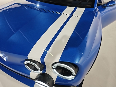 Les bandes blanches, signature des modèles Gordini, sont évidemment de la partie.