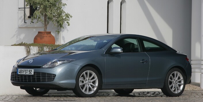 En mai 2008, la Renault Laguna Coupé est présentée en marge du Festival de Cannes. Une auto très élégante (à quelques détails près) et généreusement motorisée