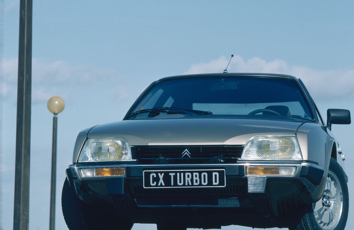 En 1983, fini de rire ! La Citroën CX TRD Turbo devient l'une des berlines diesels les plus rapides du monde. La seule à lui en remontrer est la BMW 524 td.