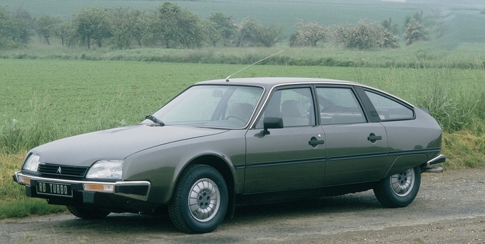 On peut s'offrir la Citroën CX turbo-diesel en finition simplifiée RD, moins chère que la TRD et privée des jantes en alliage, notamment. Ici en 1984.