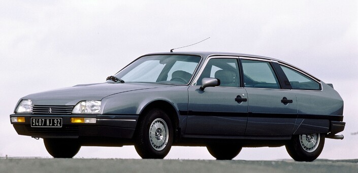 En 1985, soit 11 ans après son lancement, la Citroën CX bénéficie d'un important restylage qui lui permet de rester dans le coup.