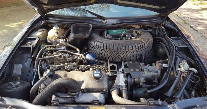 Le moteur turbo-diesel de la Citroën CX est très solide, si bien entretenue. Malheureusement, la suspension fuit et la rouille peut se révéler virulente...