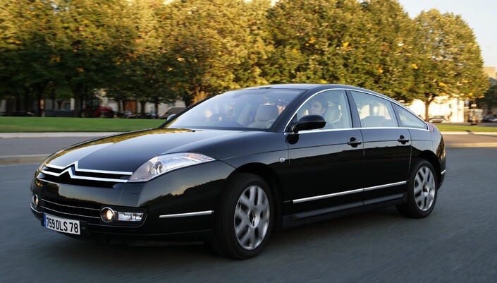 Apparue en 2005, la Citroën C6 se veut l'héritière de la CX. Belle auto, mais sa suspension peut poser des problèmes insolubles par manque de pièces !