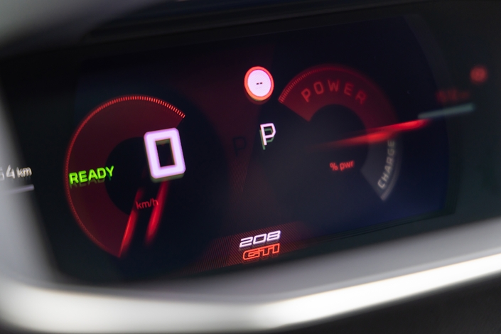 Essai Peugeot e-208 GTi (2026) : que vaut la GTi la plus puissante de l'histoire ?