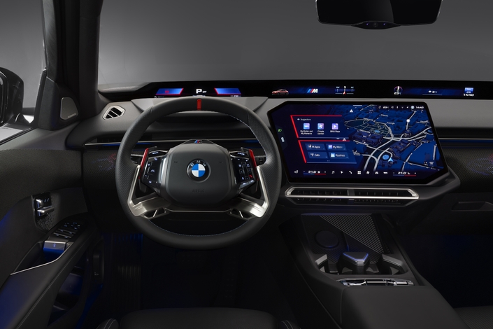 Comme d'autres modèles de la marque, la nouvelle Série 3 hérite du nouveau Panoramic iDrive, la nouvelle organisation de la planche de bord de BMW.