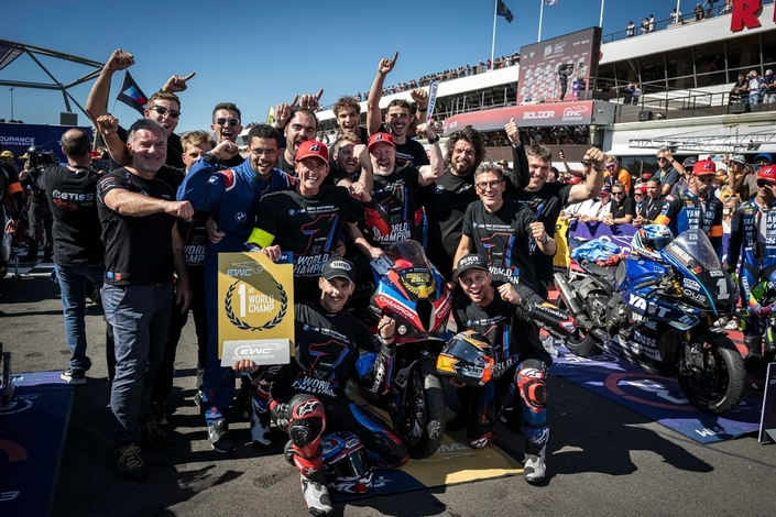 Une grande première pour Triumph et BMW avec deux titres mondiaux !