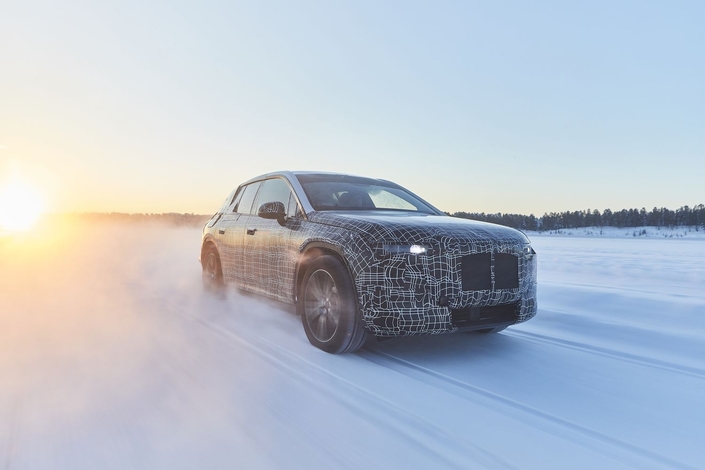 BMW iNext : les premières photos d'un prototype
