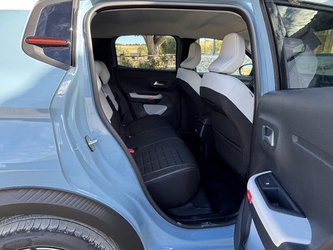 Plus grande, la C3 est plus accueillante aux places arrière et propose des sièges plus confortables.
