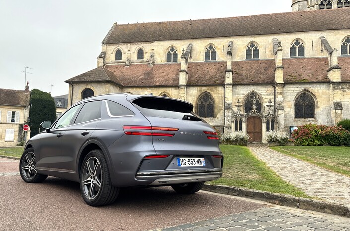 Genesis GV70 : le premium coréen est-il meilleur que le premium allemand ?