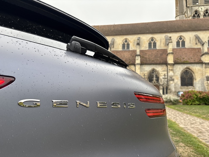 Genesis GV70 : le premium coréen est-il meilleur que le premium allemand ?