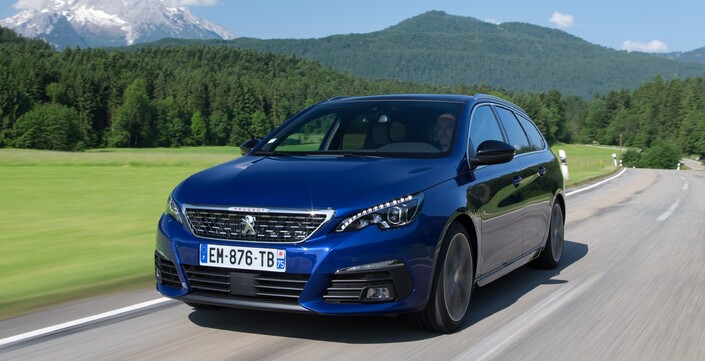 La Peugeot 308 GT étonne par son châssis remarquable, vif, précis et sûr, tout en préservant le confort. Le moteur, certes performant, manque toutefois de caractère. Mais l'agrément de conduite est grand !