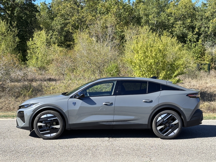 Peugeot 408, le meilleur SUV de Peugeot n’est pas celui que vous croyez