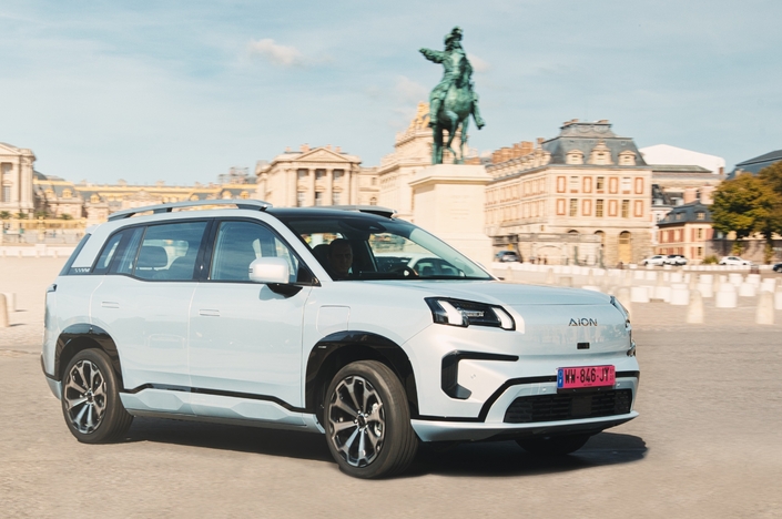 Aion V Un énième nouvel entrant chinois sur le marché. Le « V » est électrique, mesure 4,60 m de long et revendique 510 km d’autonomie. Le prix d’appel est évidemment attractif : 35 990 €.