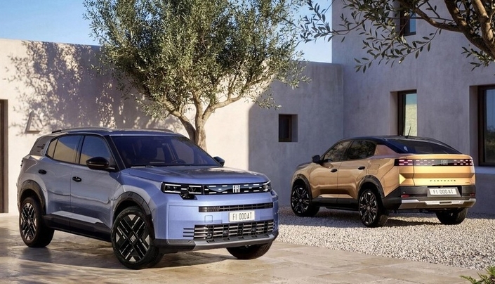  Fiat Grizzly et Grizzly Fastback La firme italienne débarque sur ce créneau avec deux carrosseries différentes. Long de 4,50 m dans les deux cas, le Fiat se place dans la fourchette basse du segment, un Peugeot 3008 mesure 4,54 m. Il reprend la base technique du C3 Aircross et sa version électrique devrait parcourir 300 km environ.