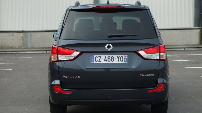 Essai - SsangYong Rodius 200 : gros coup de khôl pour le colosse