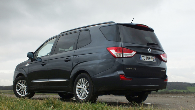 Essai - SsangYong Rodius 200 : gros coup de khôl pour le colosse