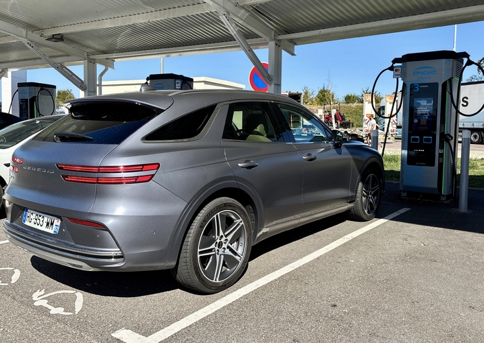 Genesis GV70 : le premium coréen est-il meilleur que le premium allemand ?