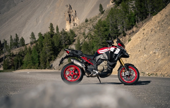 33 590 € pour un mythe : découvrez la nouvelle Ducati Multistrada V4 Pikes Peak 2027