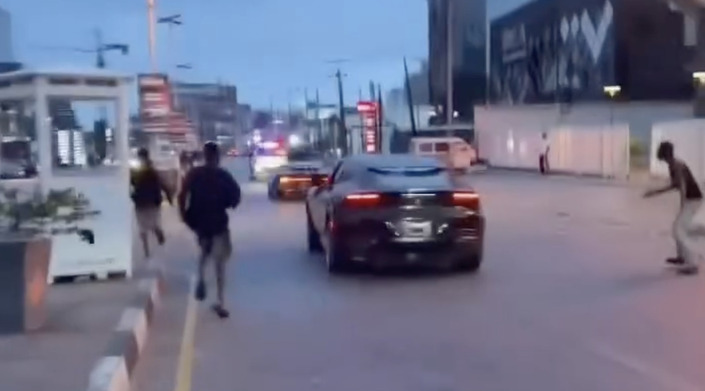 Un SUV Ferrari Purosangue accompagne la Chiron.
