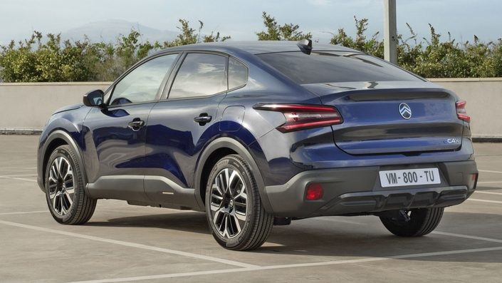 Auto discrète, mais attachante, la Citroën C4 et sa déclinaison C4 X, de par son confort et son prix/équipement attractif mérite le détour. Un guide d’achat de cette auto s’imposait.
